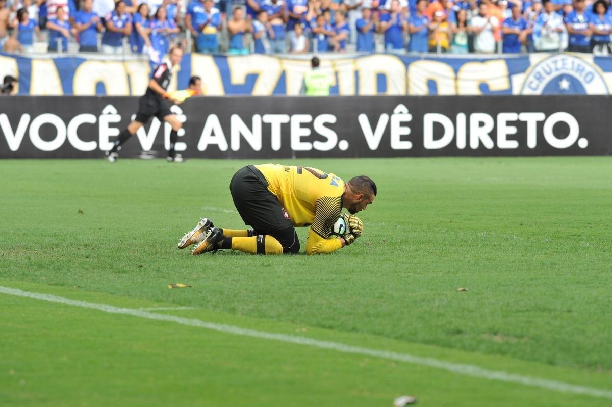 Fotos do jogo entre Cruzeiro e Atltico-PR, no Mineiro, pela 32 rodada do Brasileiro