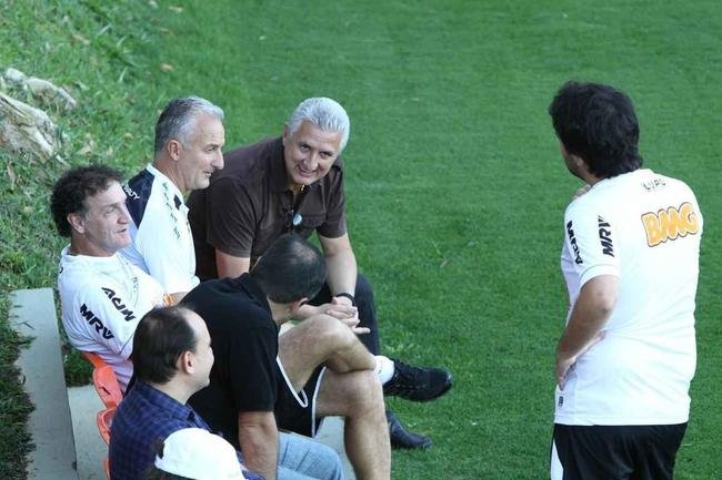 Em 2011, mais uma vez, a briga do Atltico no Campeonato Brasileiro foi contra o rebaixamento. Dorival deixou o time para a entrada de Cuca, que salvou o clube da queda