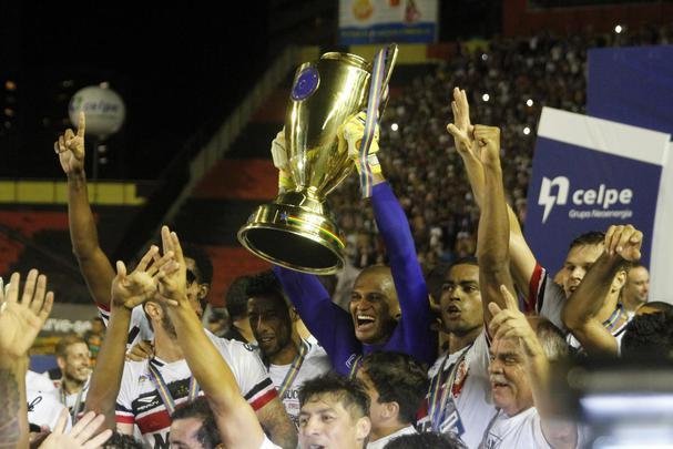 Em mais uma final contra o Sport, o Santa Cruz foi bicampeão pernambucano. E Tiago Cardoso mais uma vez fez sua parte, 'fechando' o gol.