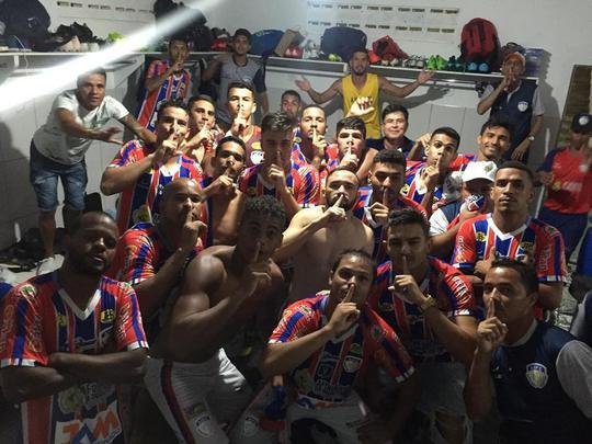 Teve 'silêncio', galo na rua e carreata e muita festa na cidade de Afogados após o apito final