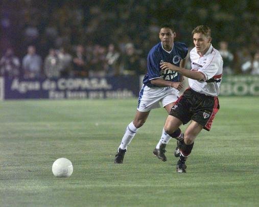 Mesmo sem ser unanimidade entre os torcedores, Donizete Oliveira jogou no Cruzeiro por um longo período e conquistou vários títulos, entre eles a Libertadores de 97 e as Copas do Brasil de 96 e 2000