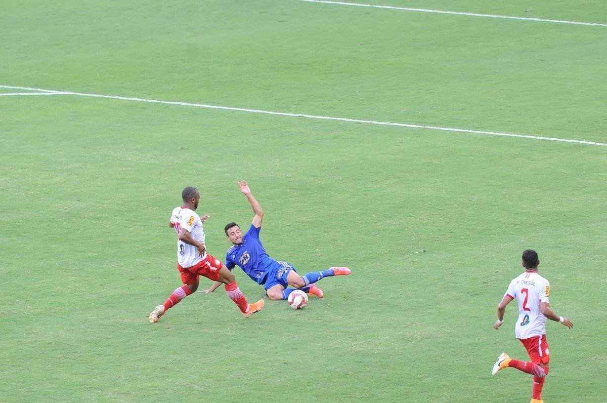 Fotos do empate por 0 a 0 entre Cruzeiro e Tombense, no Mineiro, em Belo Horizonte, pela sexta rodada do Campeonato Mineiro de 2021. Goleiro cruzeirense Fbio pegou um pnalti cobrado por Paulinho Dias e evitou o revs.