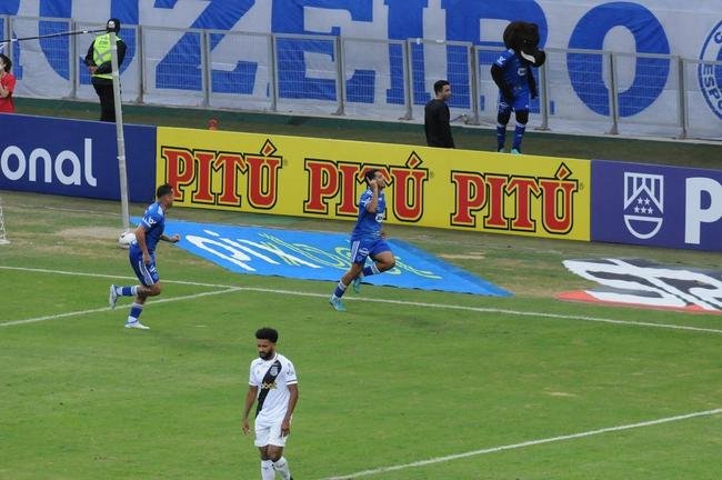 Fotos do jogo entre Cruzeiro e Ponte Preta, no Mineiro, em Belo Horizonte, pela 13 rodada da Srie B do Brasileiro