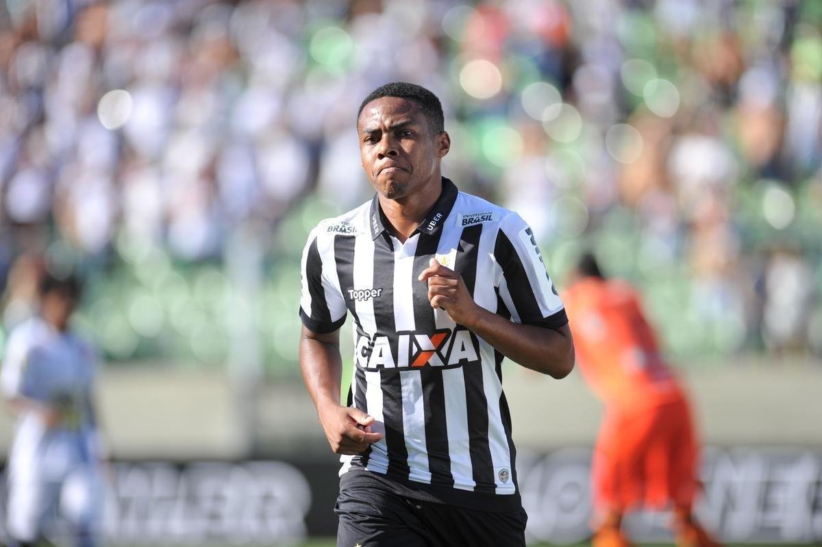 Imagens do duelo entre Atltico e Independncia, no Independncia, pelo Mineiro