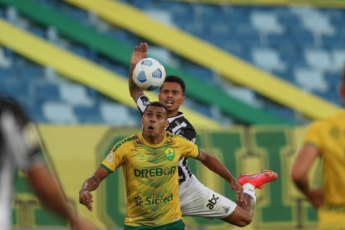 Cuiab e Atltico se enfrentaram pela nona rodada da Srie A do Campeonato Brasileiro