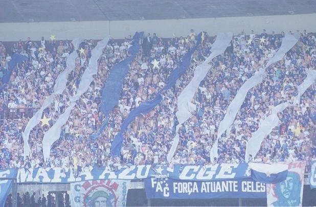 Torcida do Cruzeiro lotou Mineiro em 30 de novembro de 2003 para assistir ao duelo com o Paysandu, pela 44 rodada do Campeonato Brasileiro, que confirmaria o ttulo brasileiro e a Trplice Coroa. O pblico foi de 73.141 pagantes e gerou uma renda de R$ 827.201,00. O nmero de presentes no foi divulgado. O time celeste no decepcionou, venceu por 2 a 1, com gols de Zinho e Mota, e deu incio  festa em Belo Horizonte.