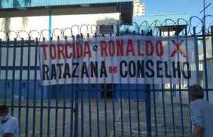 Torcida do Cruzeiro foi em peso ao Parque Esportivo do Barro Preto para fazer pressão pela aprovação da venda da SAF a Ronaldo