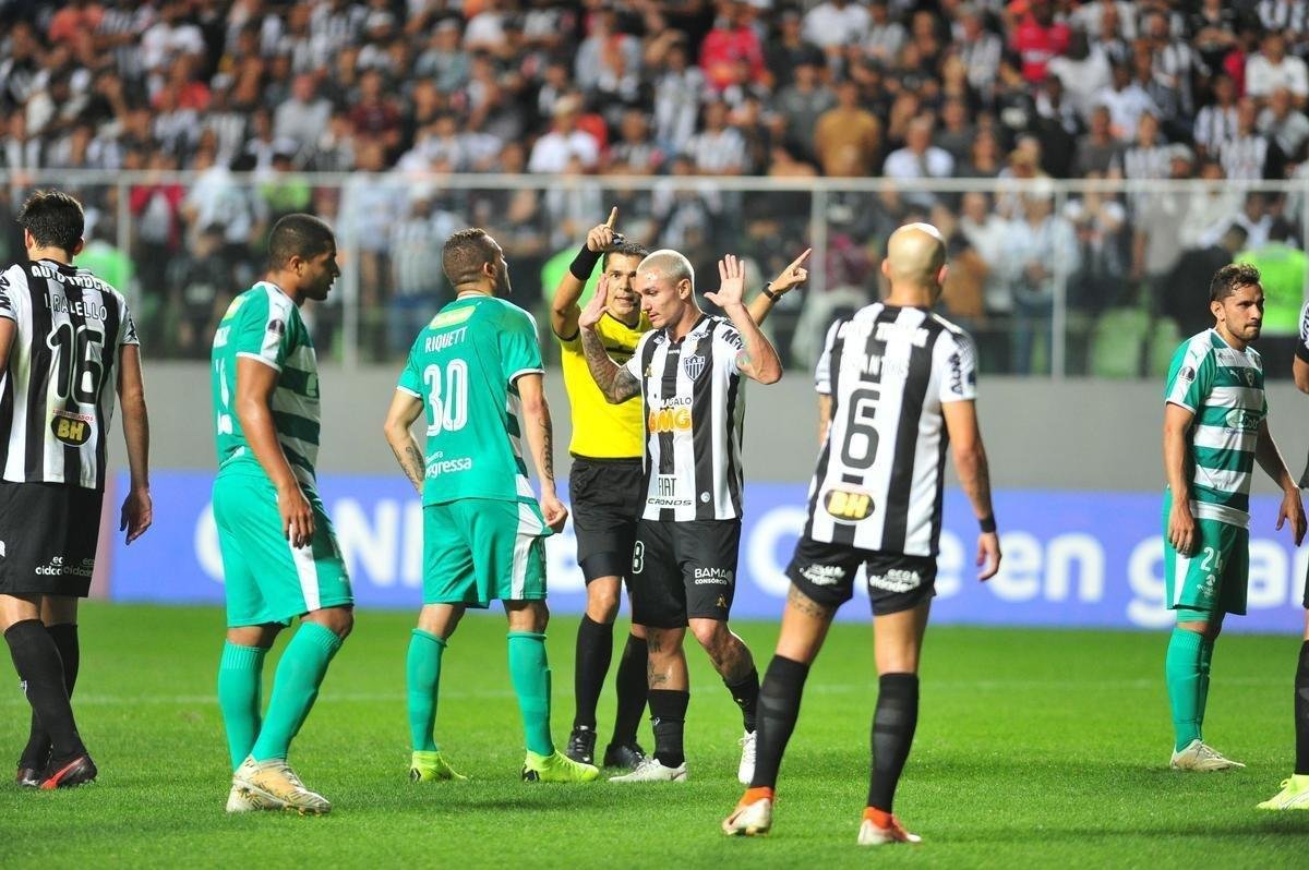 Fotos do duelo entre Atltico e La Equidad pela Copa Sul-Americana, no Independncia