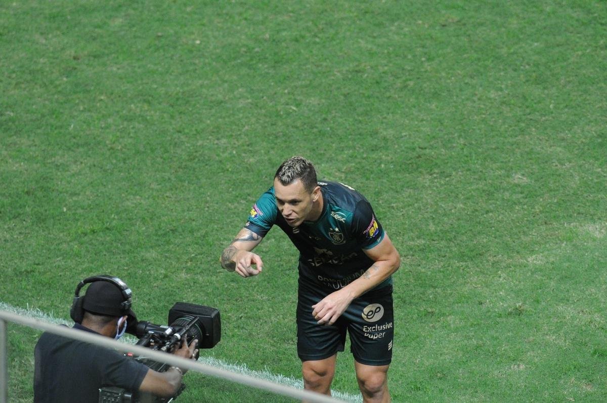 Fotos do jogo entre Amrica e Sampaio Corra, no Independncia, em Belo Horizonte, pela 27 rodada da Srie B do Campeonato Brasileiro