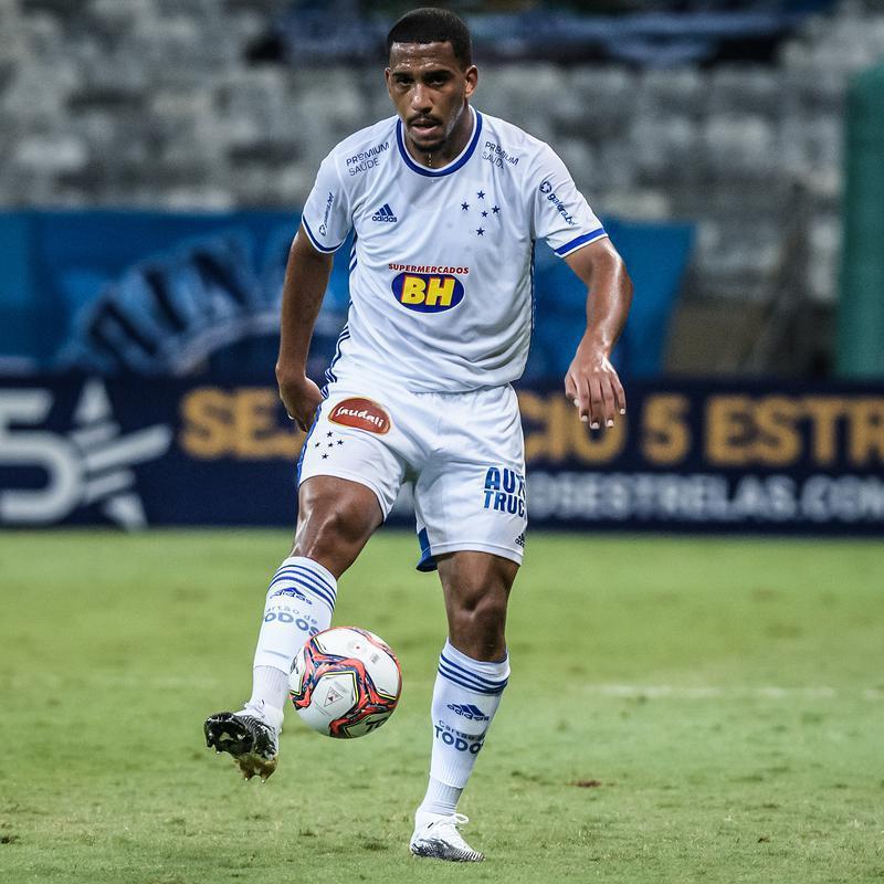 Matheus Neris foi anunciado pelo Cruzeiro em 13 de fevereiro. Seu último clube foi o Figueirense. Até aqui, o volante disputou dois jogos com a camisa celeste. Recentemente, ele se recuperou de lesão no adutor da coxa direita.