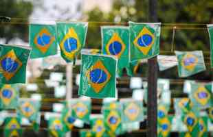 Na Savassi, em Belo Horizonte, torcida festeja a goleada da Seleo Brasileira sobre a Coreia do Sul pelas oitavas de final da Copa do Mundo
