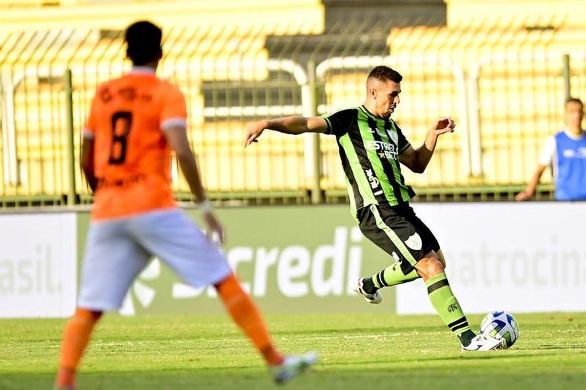 Fotos do jogo entre Nova Iguau e Amrica pela Copa do Brasil