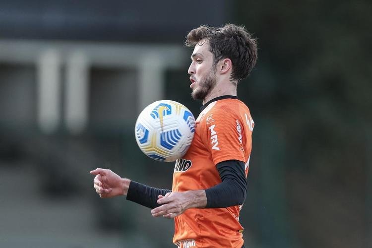 Com Guilherme Arana de volta, Cuca comanda atividade na Cidade do Galo