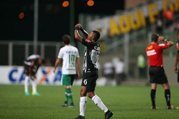 Lance de Atltico x Chapecoense, jogo vlido pelo Campeonato Brasileiro