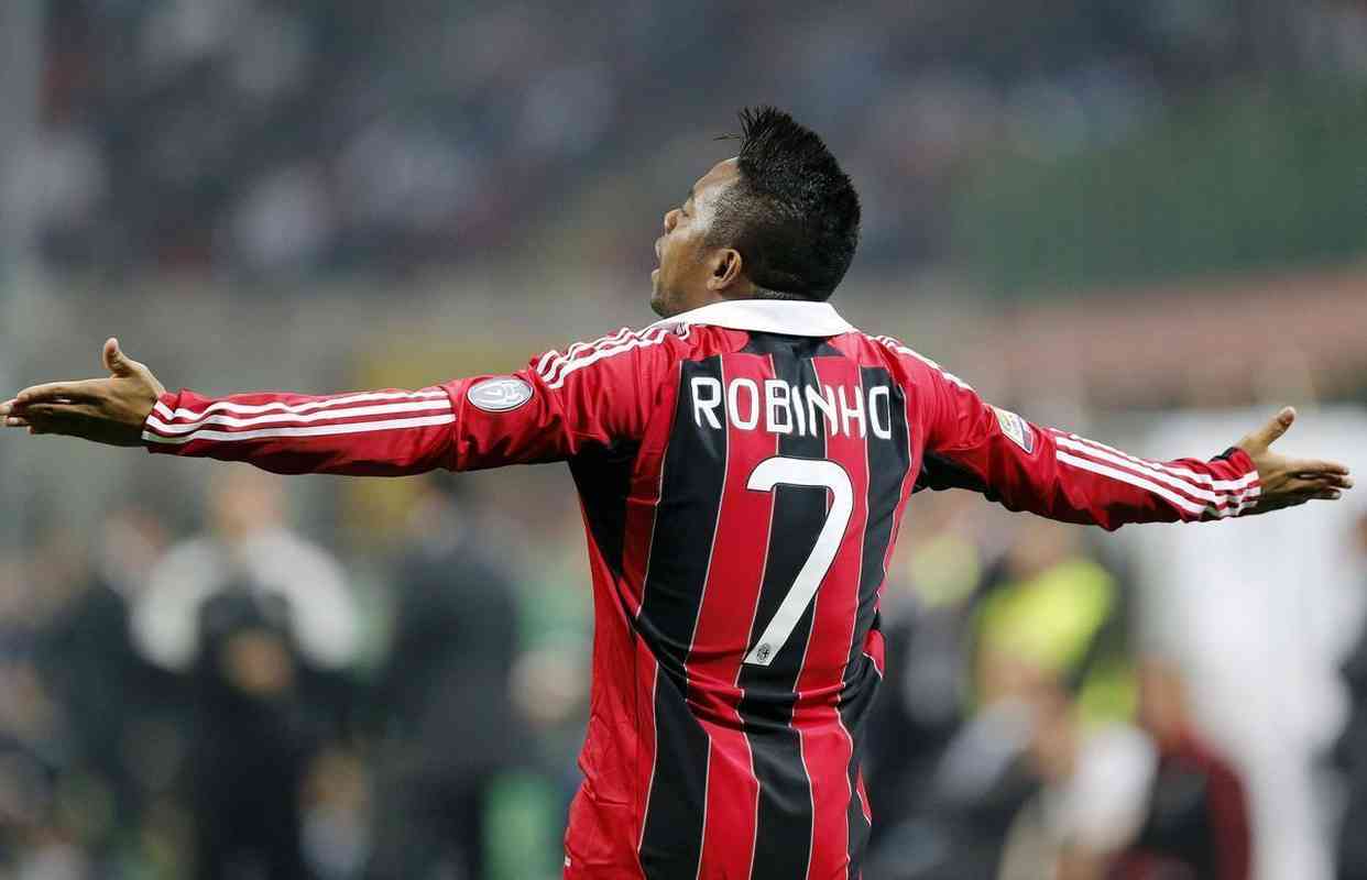 Robinho, ex-jogador da Seleo Brasileira, foi condenado na Itlia por estupro coletivo, em janeiro de 2013, enquanto ainda defendia o Milan