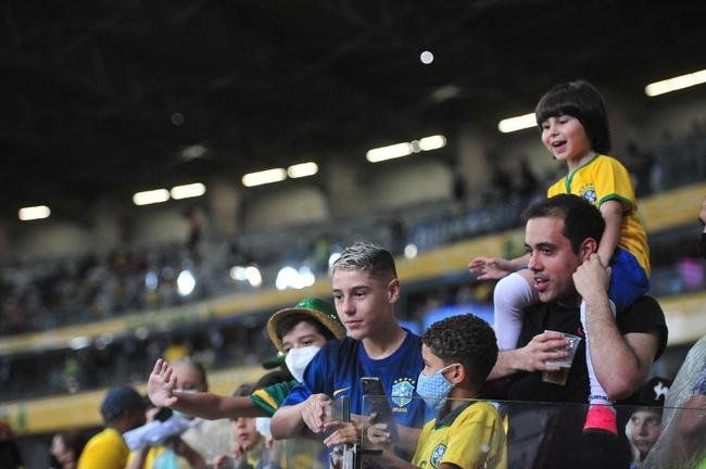 Fotos da torcida no Mineiro durante a vitria do Brasil sobre o Paraguai, por 4 a 0, pela 16 rodada das Eliminatrias da Copa do Mundo do Catar
