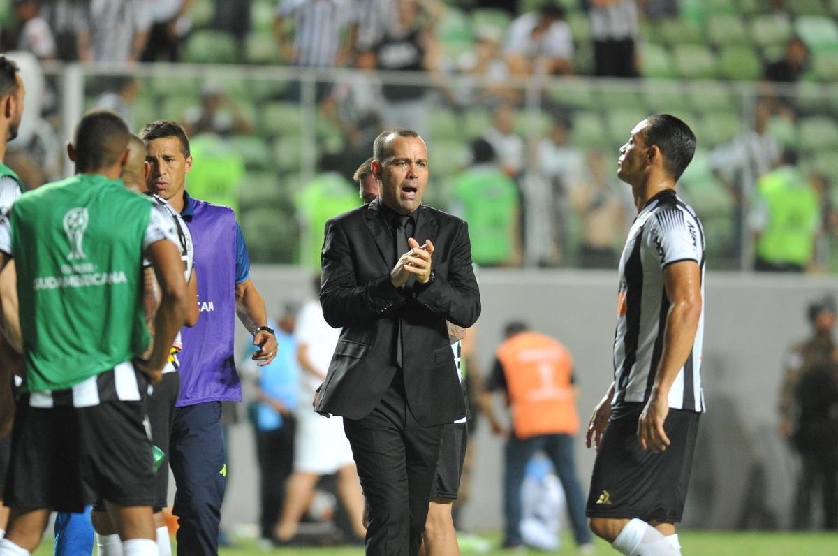 Atltico insistiu no segundo tempo, no conseguiu o terceiro gol e foi eliminado