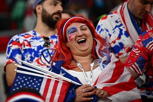 Fotos dos torcedores de Estados Unidos e Pas de Gales durante jogo pelo Grupo B da Copa do Mundo