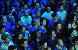 Torcedores do Cruzeiro acompanham final da Copa do Brasil no Mercado Distrital do Cruzeiro, em Belo Horizonte