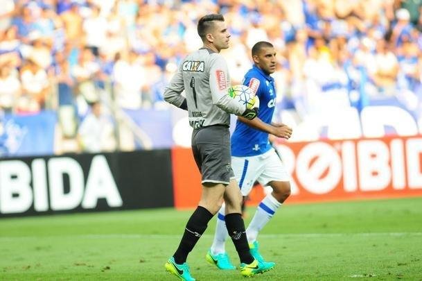Imagens do primeiro tempo do clssico entre Cruzeiro e Atltico, no Mineiro