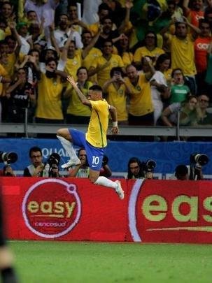 Neymar marcou segundo gol do Brasil aos 45 do primeiro tempo