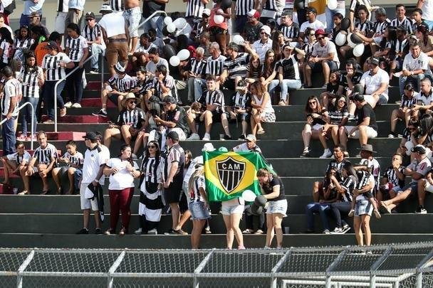 Torcedores do Atlético na partida contra o Patrocinense, no Estádio Pedro Alves do Nascimento, em Patrocínio, pelo Campeonato Mineiro