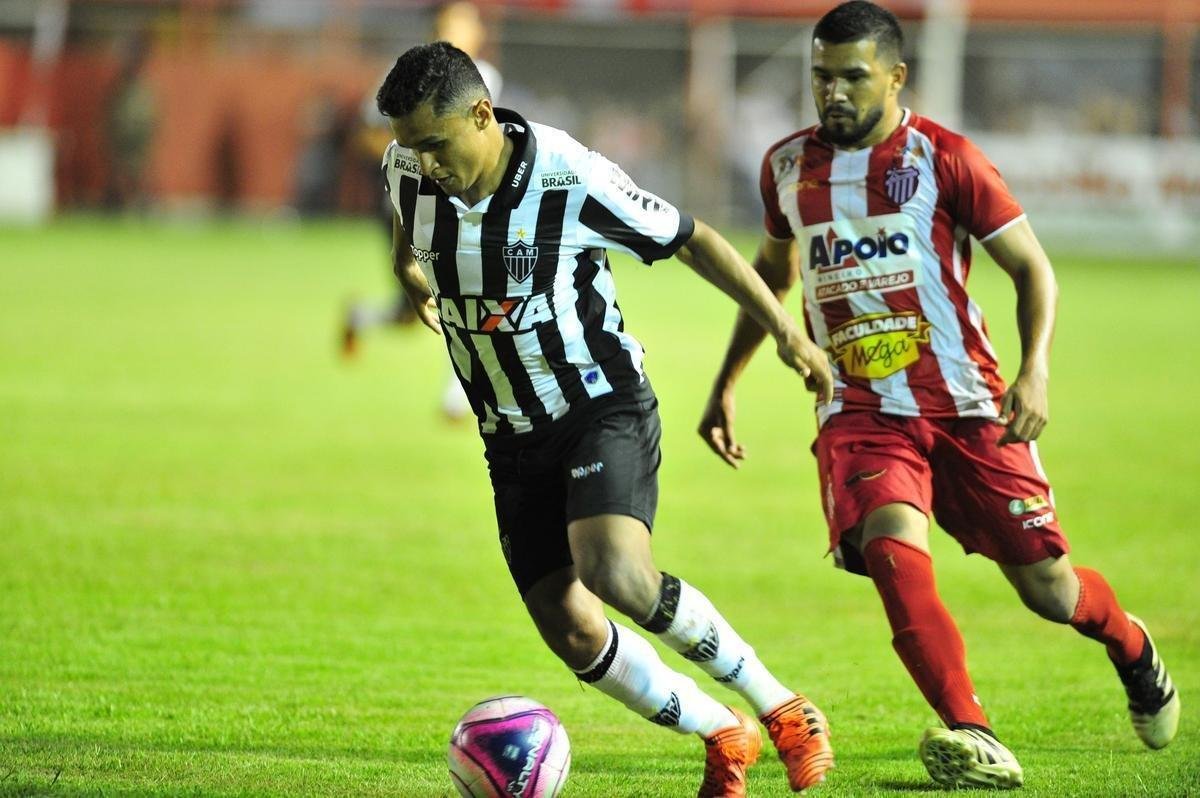 Villa Nova e Atltico se enfrentaram nesta quinta-feira