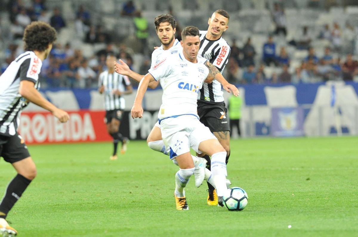 Imagens da torcida e da partida entre Cruzeiro e Santos, no Mineiro