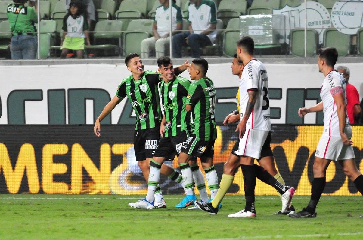 Fotos do jogo entre Amrica e Athletico-PR, no Independncia, pelo Campeonato Brasileiro de 2022