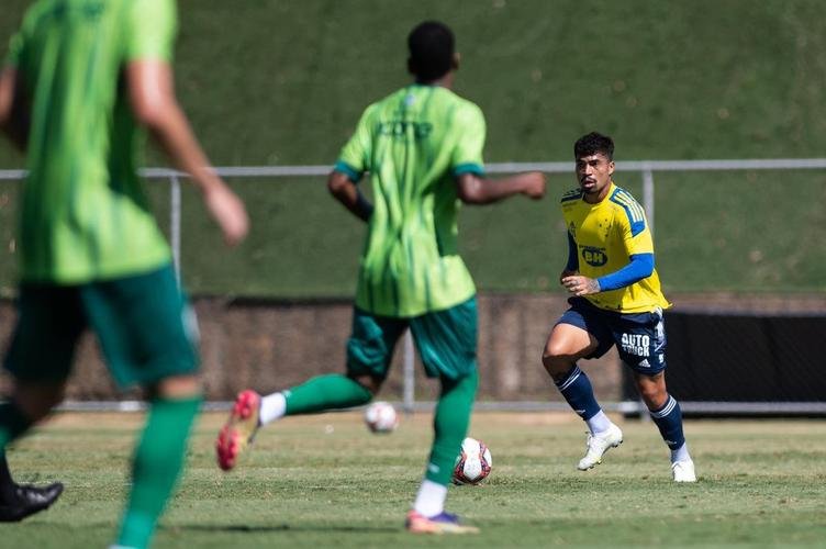 Cruzeiro empatou por 1 a 1 com o Boavista-RJ em jogo-treino realizado neste sbado (22/5), na Toca da Raposa II. Rafael Sobis marcou o gol celeste, enquanto Douglas Pedroso fez para a equipe do Rio de Janeiro.