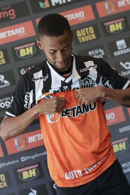 Ademir  apresentado no Atltico; veja as fotos