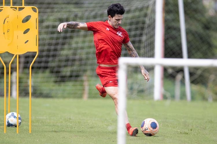 Com o elenco separado em quatro grupos, Náutico realiza primeiro dia de treinos, no Centro de Treinamento Wilson Campos, no bairro da Guabiraba, após quase três meses da suspensão das atividades, por conta da pandemia do coronavírus