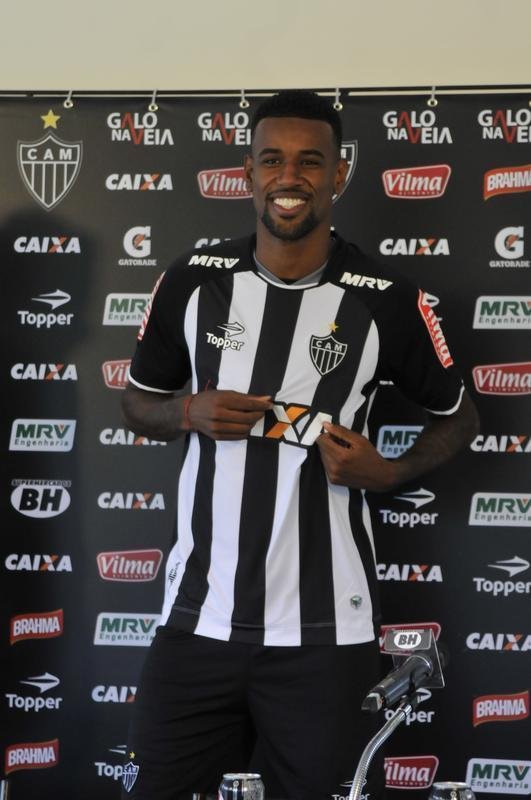 Felipe Santana - Felipe Santana chegou ao Atltico em busca de readaptao ao futebol brasileiro. Logo em seu primeiro clssico, cometeu falha que culminou com derrota para o Cruzeiro. Mesmo assim, se recuperou, conseguiu fazer uma boa sequncia de jogos nas ausncias de Leonardo Silva ou Gabriel. O zagueiro cometeu algumas outras falhas e acabou o ano em baixa com o torcedor. Em 2018, ele no teve oportunidades no clube e rescindiu seu contrato. Felipe fez 27 jogos pelo clube e marcou um gol.