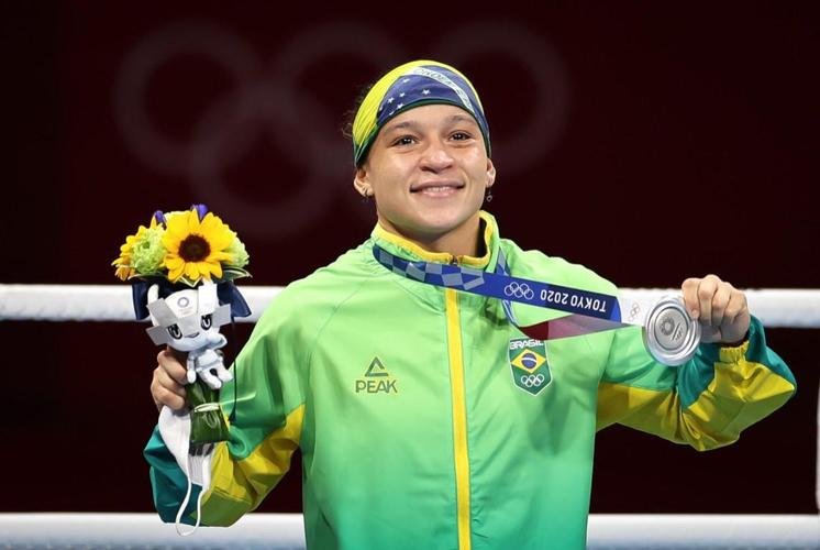 Bia Ferreira ficou com a medalha de prata no boxe