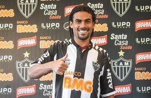 Ara�jo - Depois de passagem razo�vel pelo Cruzeiro entre 2006 e 2007, com direito a uma grave les�o, Ara�jo voltou ao futebol mineiro em 2013. O atacante foi contratado pelo Atl�tico como op��o para o ataque na Libertadores. O jogador ficou pouco tempo no clube e rescindiu o contrato antes mesmo da conquista do t�tulo continental. No Galo foram apenas cinco jogos, um gol e um t�tulo do Campeonato Mineiro.