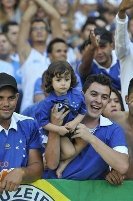 Torcida comparece em excelente nmero e acompanha vitria do Cruzeiro no Mineiro