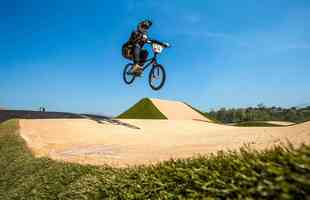 Localizado dentro do Parque Radical, em Deodoro, a pista de BMX tem percurso entre 300m e 400m