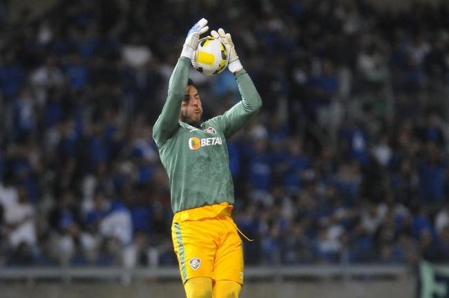 dolo histrico do Cruzeiro, goleiro Fbio, agora do Fluminense, foi reverenciado pela torcida cruzeirense no Mineiro antes de duelo entre os clubes pelas oitavas de final da Copa do Brasil