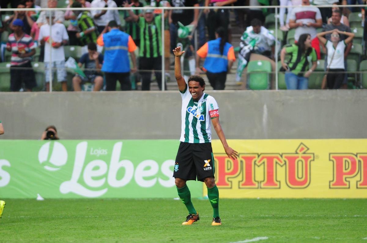 Zagueiro americano Rafael Lima marcou o gol do ttulo sobre o CRB e emocionou o Independncia