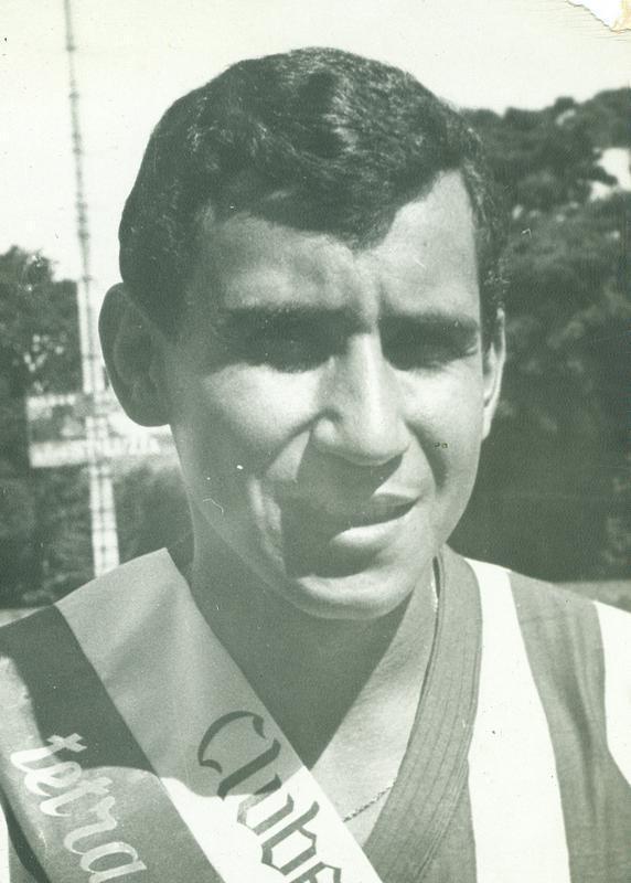 Meia Ivan Brondi, à época, com a faixa de Campeão Pernambucano de 1966