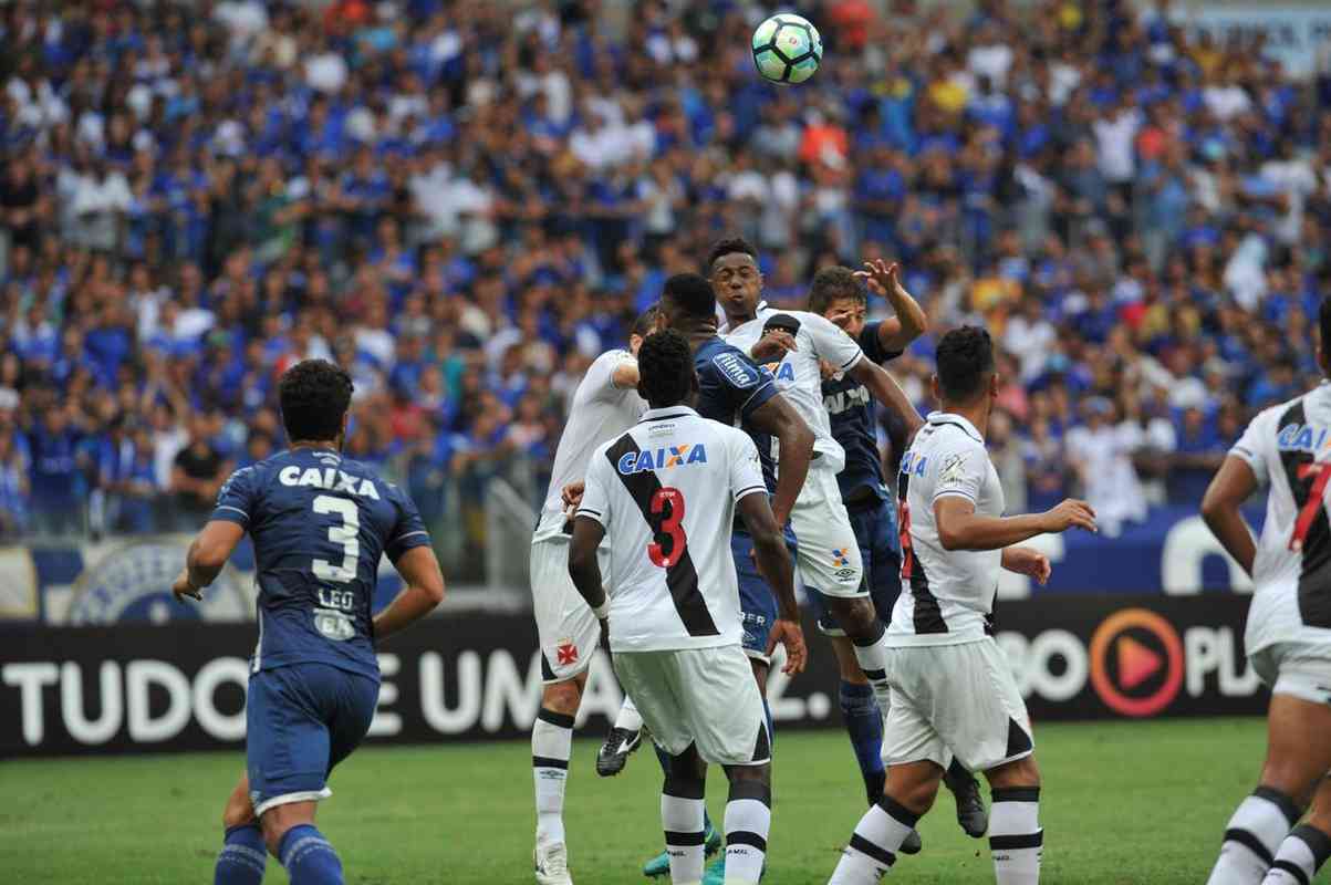 Novo game de futebol conta com clubes brasileiros, mas sem jogadores  nacionais; atletas questionam impasse com produtora - Superesportes
