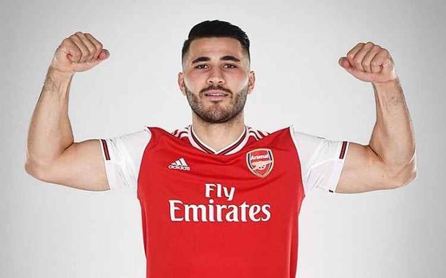 Sead Kolasinac tem apelido de Tanque pelo seu porte fsico privilegiado