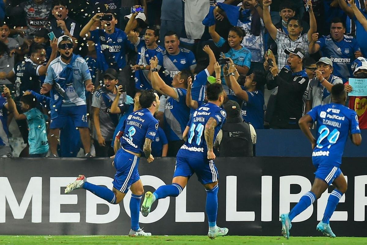 Sebastin Rodrguez empatou o jogo para o Emelec em cobrana de pnalti: 1 a 1