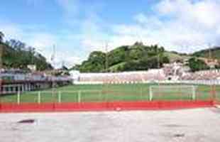 A lotação máxima do estádio Antônio Guimarães de Almeida (Almeidão), em Tombos, casa do Tombense, é de 3.053 torcedores.