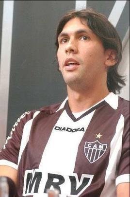 Ricardo Martinez - O paraguaio Ricardo Martinez, atuou no Galo no ano de 2008. Em 6 jogos com a camisa alvinegra, o zagueiro não marcou nenhum gol. Foi repassado ao Gama, já que foi emprestado pelo Libertad ao Atlético durante toda a temporada de 2008.