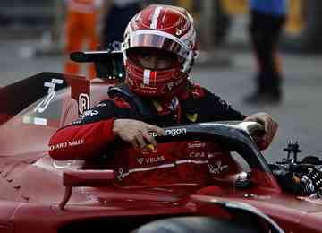 Piloto monegasco da Ferrari conquistou sua sexta pole no ano; Sergio Pérez, da Red Bull, ficou em segundo lugar, seguido pelo companheiro Max Verstappen