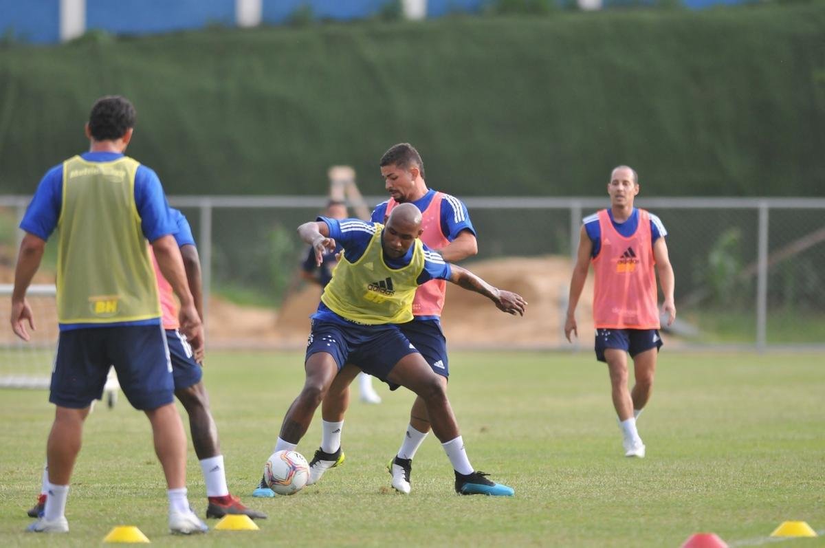 Fotos do terceiro treino do Cruzeiro na Toca da Raposa II (crdito: Alexandre Guzanshe/EM D.A Press)