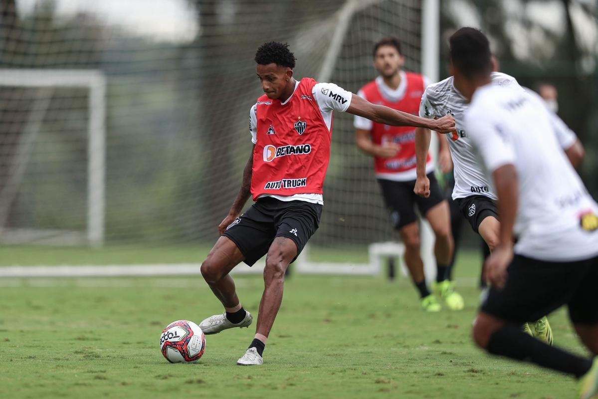 Fotos do treino do Atltico neste sbado, o ltimo de Victor no clube