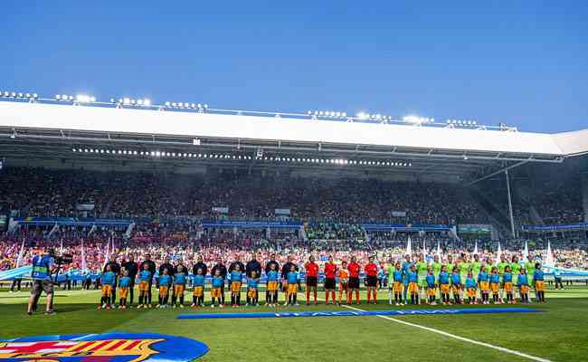 Arquibancadas do Philips Stadium estavam lotadas para o confronto entre Barcelona x Wolfsburg, pela final da Champions Feminina