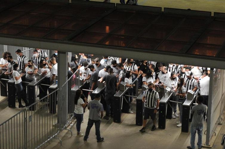 Fotos da torcida do Atltico no pr-jogo contra o Palmeiras no Mineiro